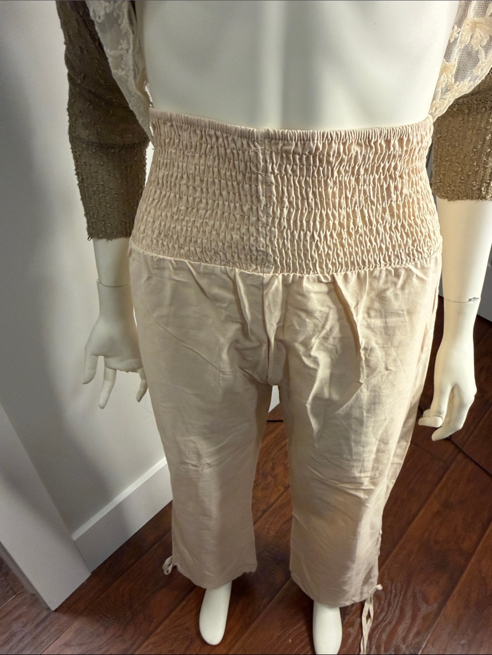 New never worn wideleg pants with elastic waist